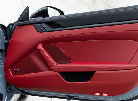 Porsche 911 Targa 4 GTS (992) 21