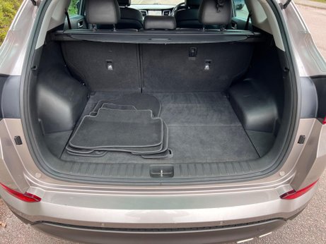 Hyundai TUCSON 2.0 CRDi Premium Auto 4WD Euro 6 5dr 37