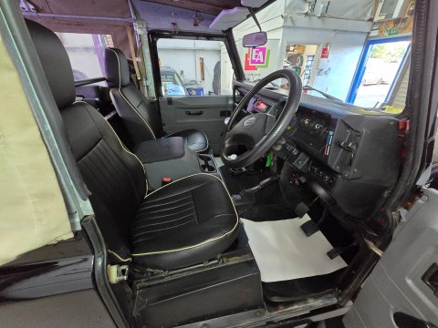 Land Rover Defender 90 HARD-TOP TD5 26