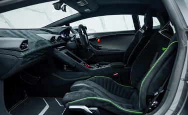 Lamborghini Huracan STO 17