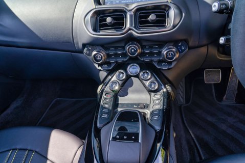 Aston Martin Vantage Roadster 13