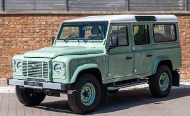 Land Rover Defender 110 Heritage Station Wagon 6