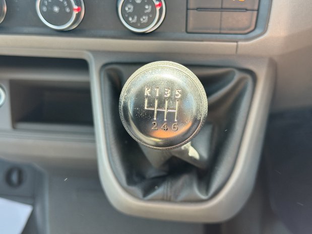 Volkswagen Crafter MWB L2H2 High Roof Startline 350 Air Con Sensors EURO 6 31