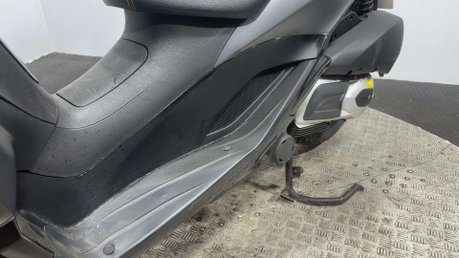 Piaggio MP3 Yourban Sport LT 2013 28K TRIKE 3 WHEELER CAR LICENCE 300CC BIKE SCOOTER 18