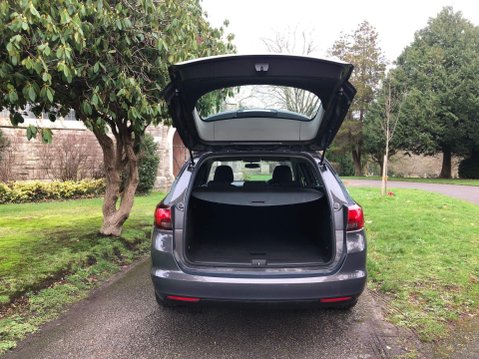 Vauxhall Astra 1.6 CDTi Tech Line Sports Tourer Euro 6 (s/s) 5dr 23