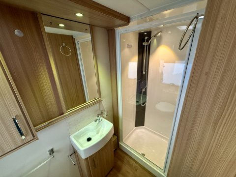 Coachman Vision 560 24