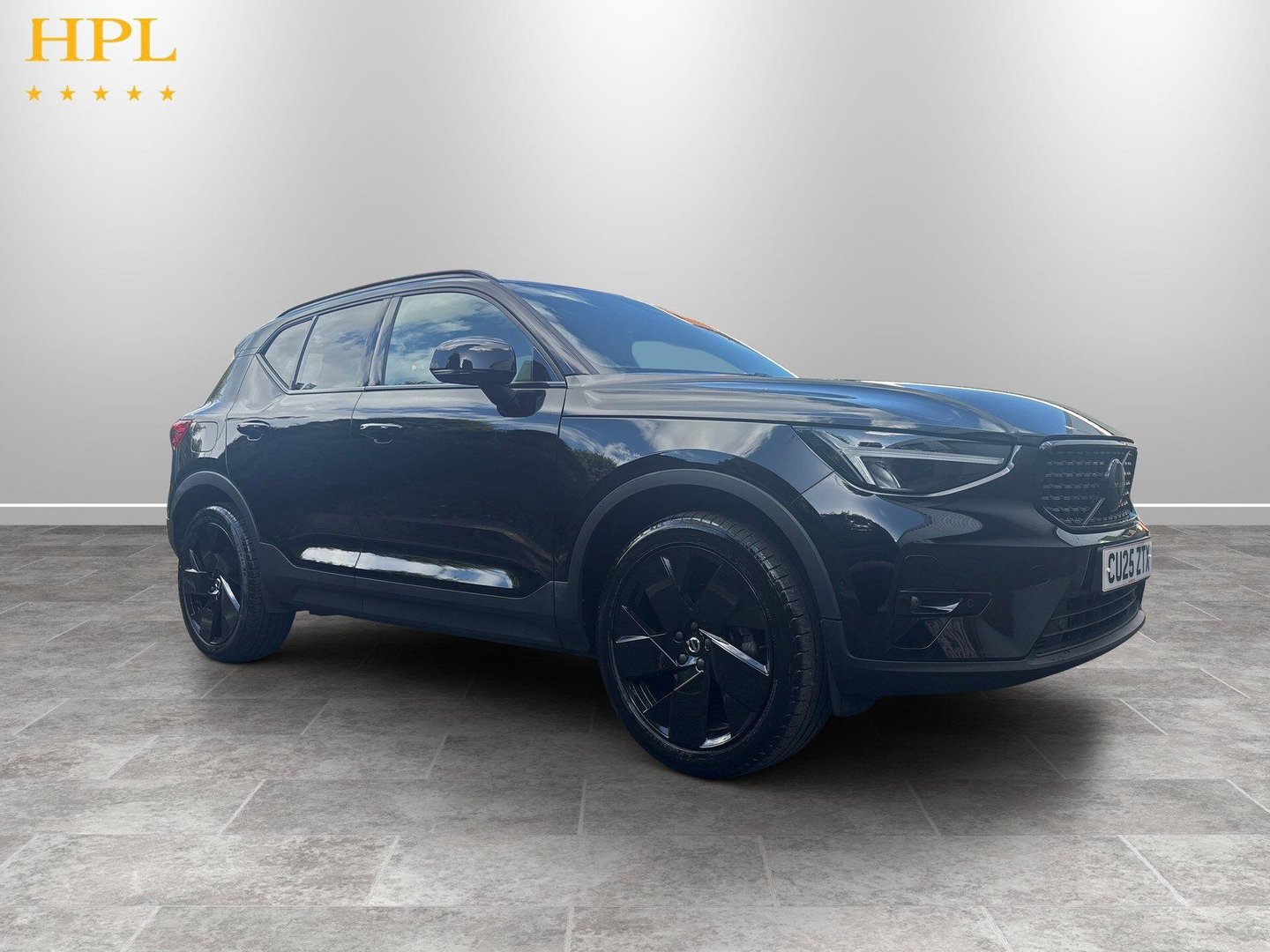 2025 Volvo XC40