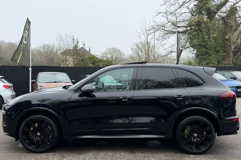 Porsche Cayenne D V6 TIPTRONIC S - REAR ENTERTAINMENT -PDLS -PAN ROOF -CAMERA -£17K EXTRAS 6