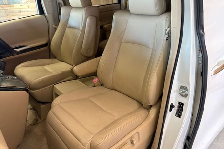 Toyota Vellfire V6 L Edition 26