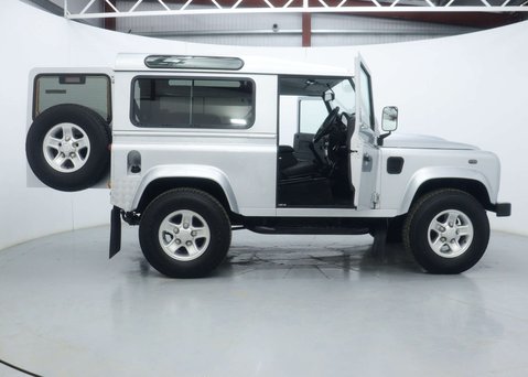 Land Rover Defender 2.4 TDCi XS Station Wagon 3dr Diesel Manual 4WD SWB Euro 4 (122 bhp) 59