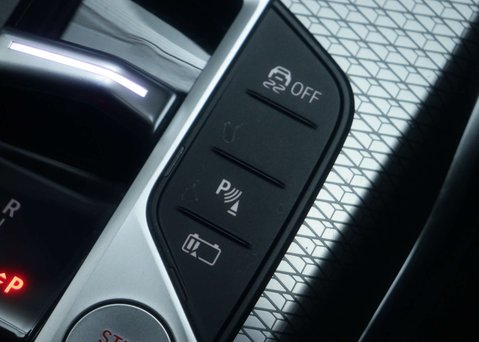 BMW 3 Series 2.0 330E M Sport Auto 4dr 33