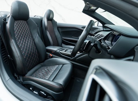 Audi R8 V10 Spyder 14