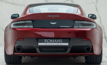 Aston Martin V12 Vantage s 8