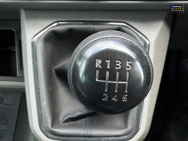 Volkswagen Transporter Kombi SWB [SOLD SM] L1H1 Highline Air Con Alloys Camera Sensors NO VAT SELE 39