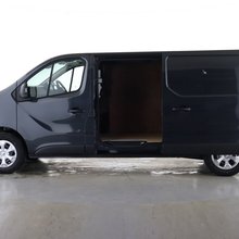 Renault trafic advance trim - side view with door open
