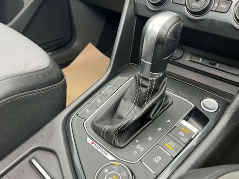 Volkswagen Tiguan 2.0 Tiguan R-Line TDI BlueMotion Technology 4Motion Semi-Automatic 4WD 5dr 17