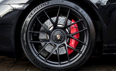 Porsche 911 Targa 4 GTS (991.2) 23