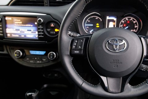 Toyota Yaris VVT-I BI-TONE 19