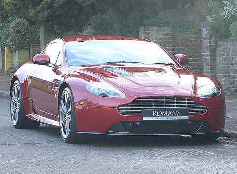 Aston Martin V12 Vantage 1