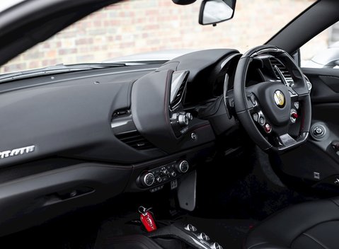 Ferrari 488 GTB 14