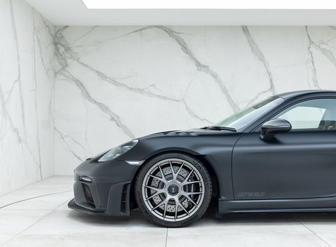 Porsche Cayman GT4 RS (718) 41