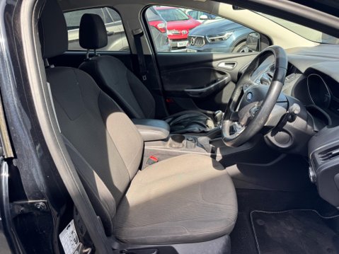 Ford Focus 1.6 TDCi Titanium Euro 5 (s/s) 5dr 8