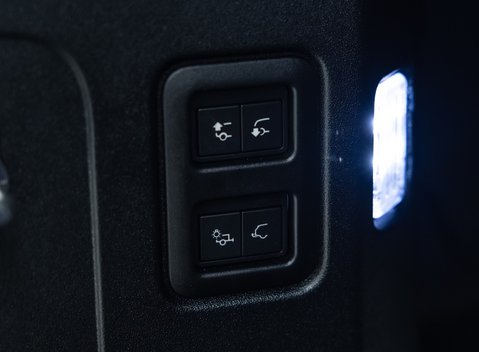 Land Rover Defender 90 V8 P525 URBAN 52