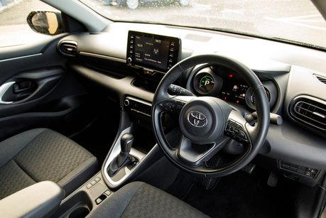 Toyota Yaris DESIGN FHEV