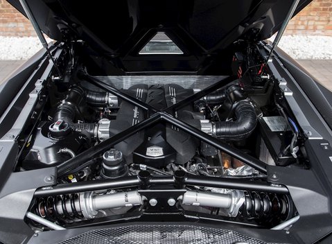 Lamborghini Aventador SV LP 750-4 Roadster 38