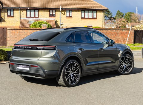 Porsche Macan 4 Electric 4