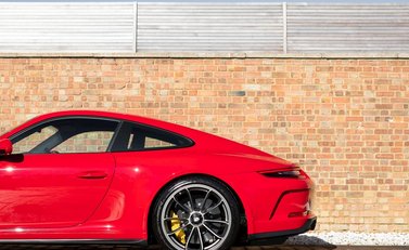 Porsche 911 GT3 Touring 28