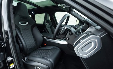 Land Rover Range Rover Sport 5.0 SVR Carbon Edition 6