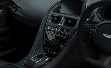 Aston Martin DB11 V8 Shadow Edition 17