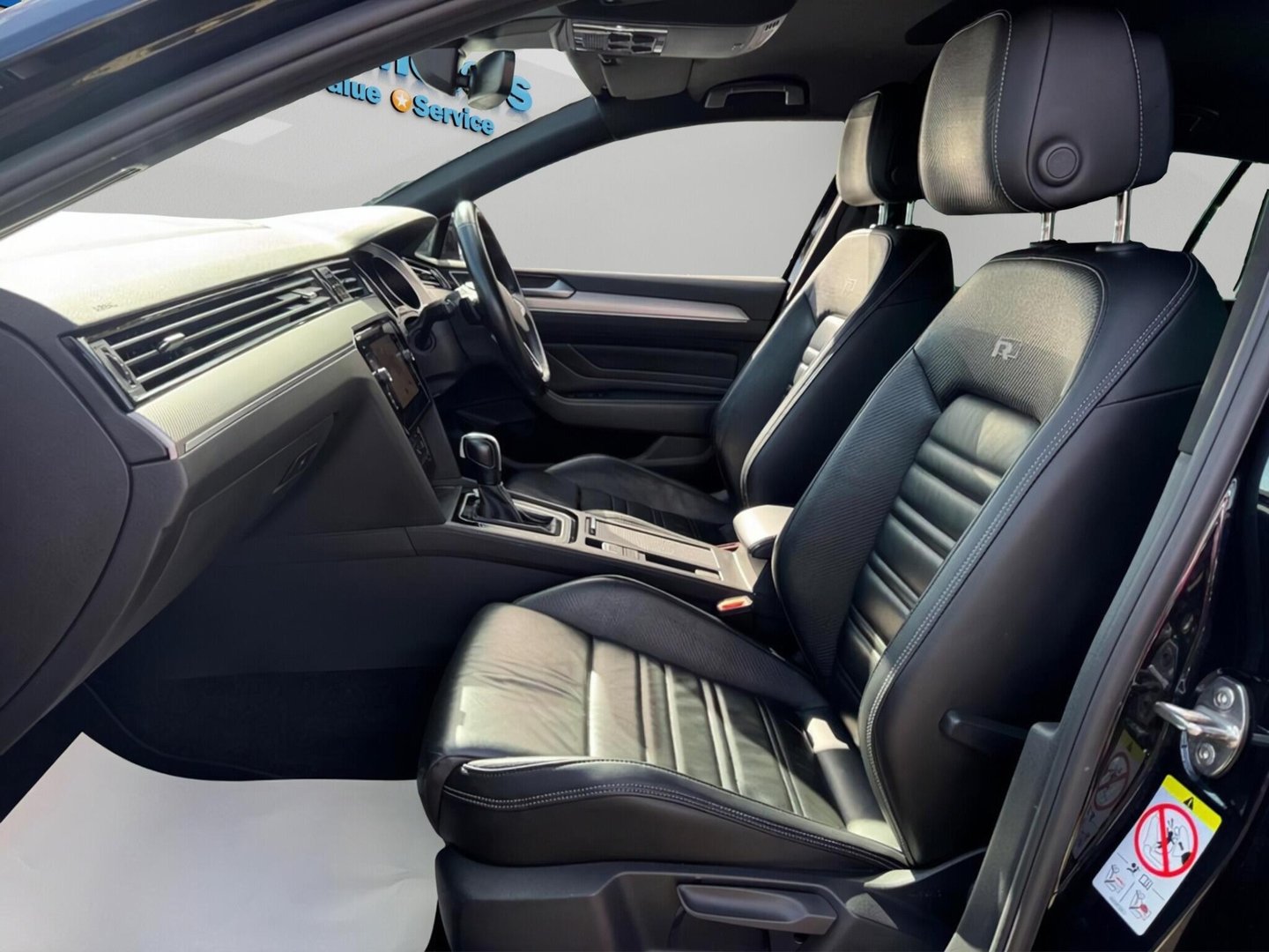 2023 Volkswagen Passat — image 41