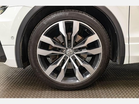 Volkswagen Tiguan 2.0 TDI R-Line Tech DSG 4Motion Euro 6 (s/s) 5dr 9