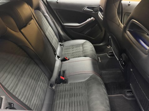Mercedes-Benz A Class 2.1 A200d AMG Line (Premium) 7G-DCT Euro 6 (s/s) 5dr 35