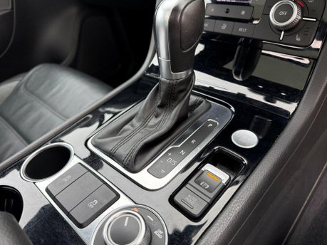 Volkswagen Touareg 3.0 TDI V6 R-Line Plus Tiptronic 4WD Euro 6 (s/s) 5dr 24