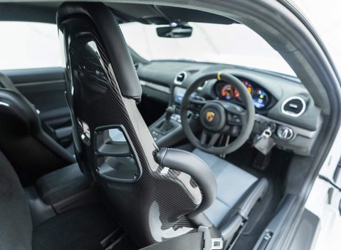 Porsche Cayman GT4 RS (718) 13