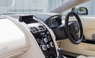 Aston Martin V12 Vantage S Roadster 15