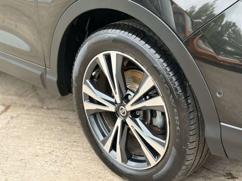 Nissan Qashqai 1.3 Qashqai N-Connecta DiG-T 5dr 6