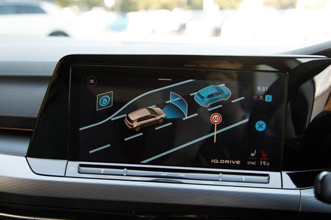 Volkswagen Golf ACTIVE TSI 28