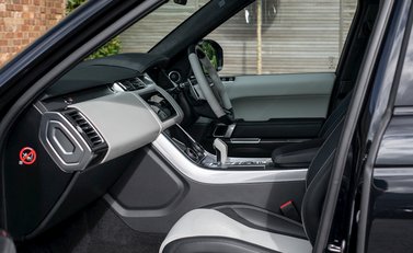Land Rover Range Rover Sport 5.0 SVR 16