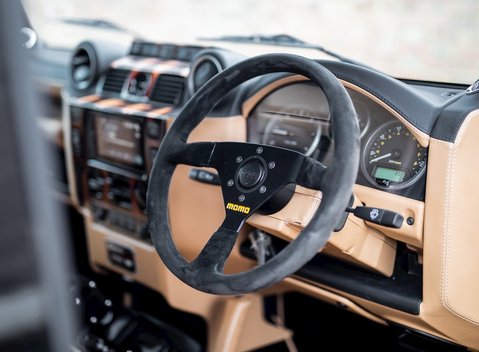 Land Rover Defender 90 XS Bowler 11