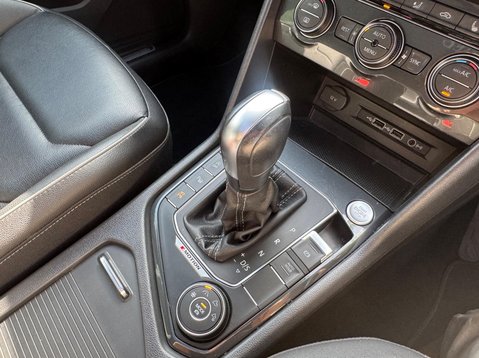 Volkswagen Tiguan R-LINE TECH TSI 4MOTION DSG 11
