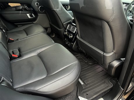 Land Rover Range Rover WESTMINSTER BLACK MHEV 74