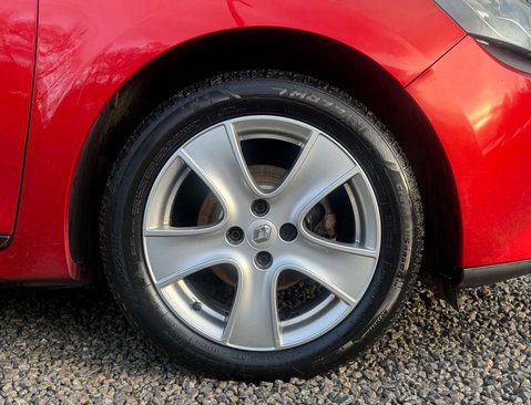 Renault Clio 1.1 Clio Dynamique MediaNav 5dr 9