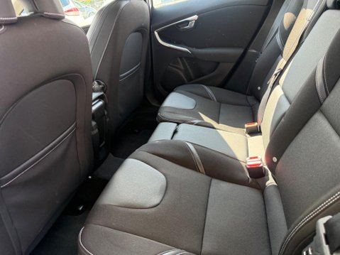 Volvo V40 1.6 T3 SE Euro 5 (s/s) 5dr 22