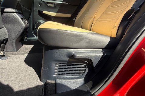 Lexus NX 300H LUXURY - PANORAMIC ROOF -2 OWNERS - 7 LEXUS SERVICES 43