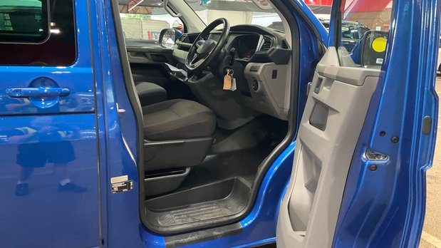 Volkswagen Transporter Crew Cab AUTO SWB L1H1 Low Roof T32 Highline Air Con Alloys EURO 6 9