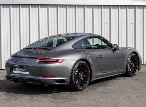 Porsche 911 Carrera GTS (991.2) 7